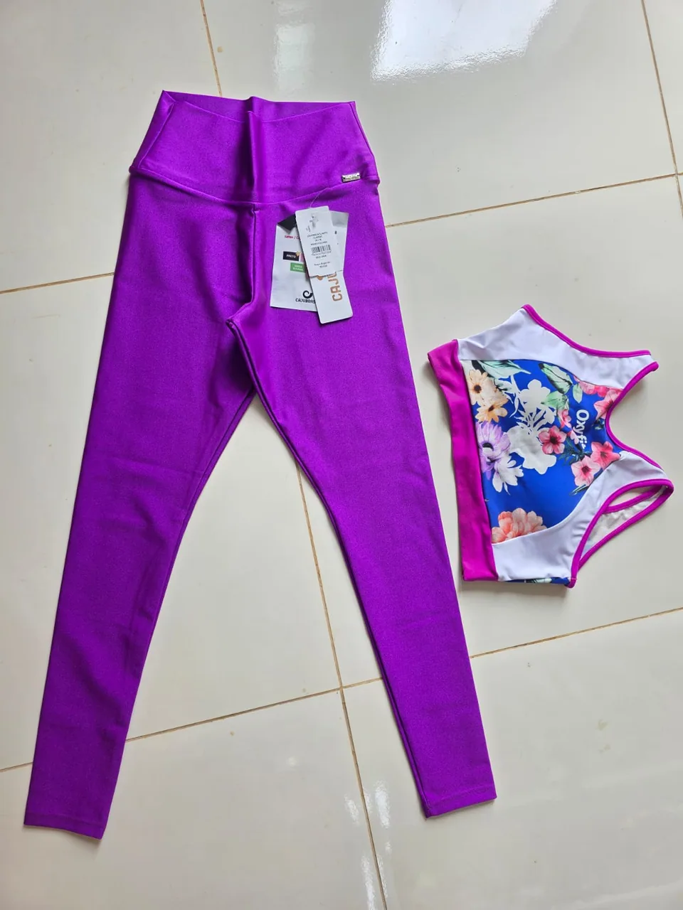 Conjunto Legging Roxa e Top Floral — Foto real, sem filtro