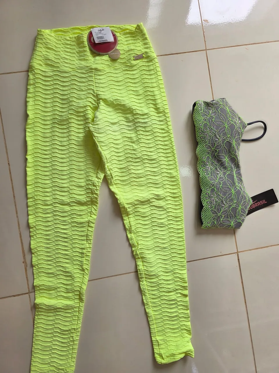 Conjunto Legging Texturizada e Top de Renda — Foto real, sem filtro
