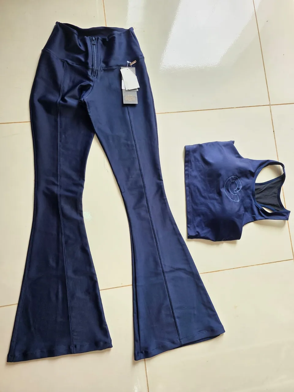 Conjunto Flare Azul Marinho Fitness — Foto real, sem filtro