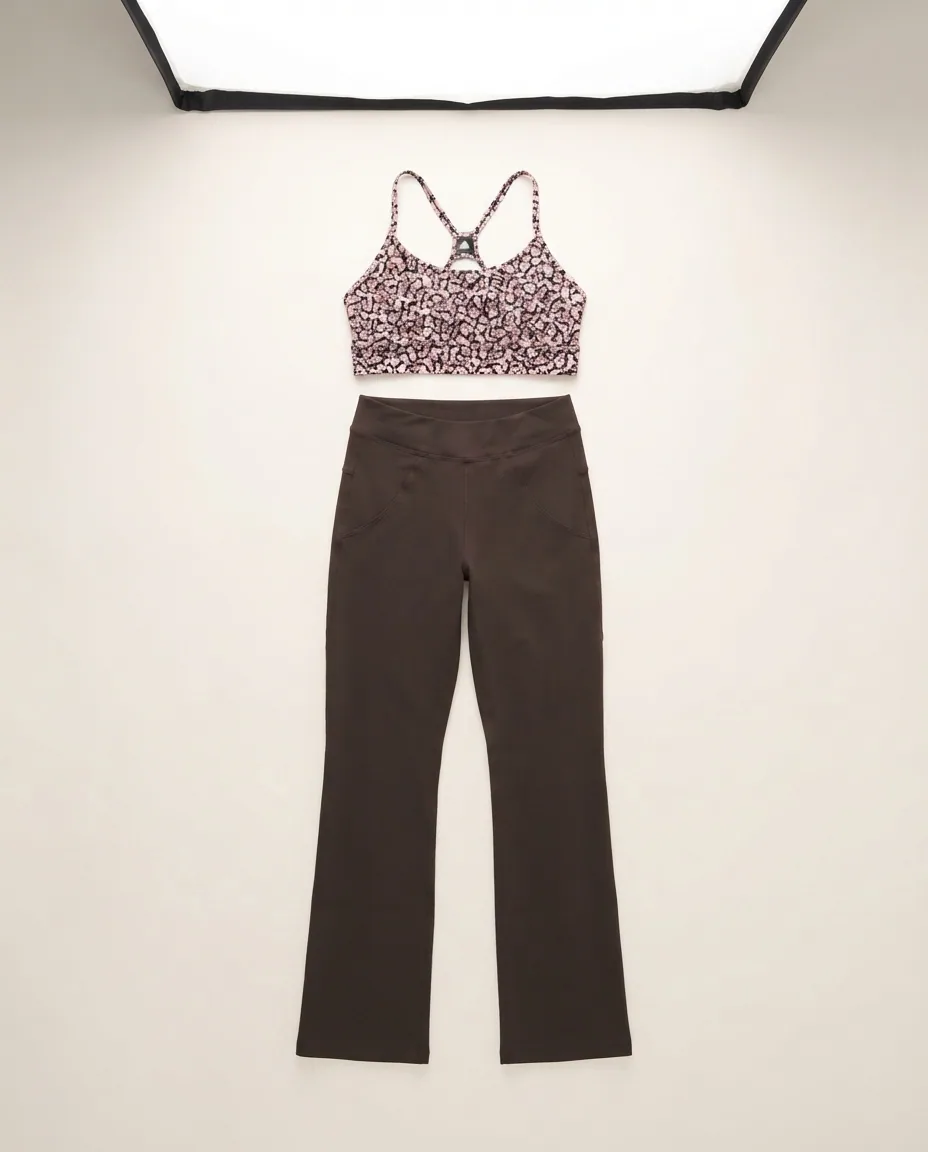 Conjunto Calça Flare com Top Estampado — Detalhe da peça