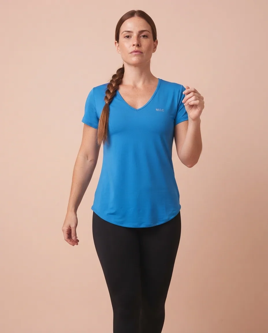 Blusa Azul Movimento & Companhia — No corpo