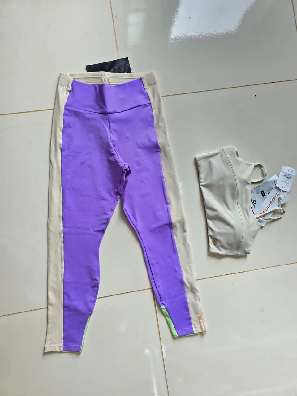 Conjunto Cajubrasil Roxo e Off White — Foto real, sem filtro